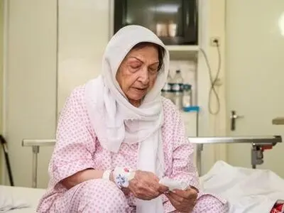 مدیران رادیو نمایش از توران مهرزاد عیادت کردند
