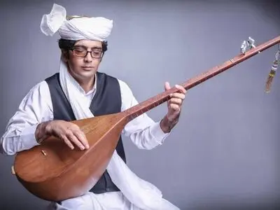 پژوهش می‌کنم تا نسل‌های بعد برای یافتن منابع سرگردان نباشند/ تا انجمن موسیقی هست چرا باید دنبال ناشر بگردیم؟! 