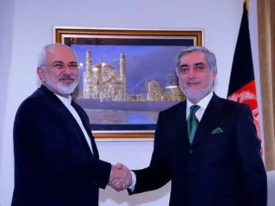 ظریف وعبدالله عبدالله یدرسان عملیة السلام فی أفغانستان
