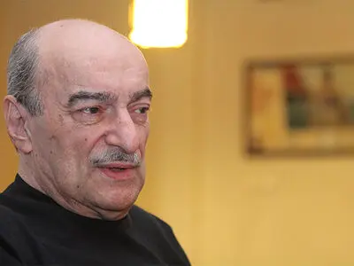 پول بیمه‌ام را خودم می‌پردازم، حقوق بازنشستگی هم نمی‌گیرم/دوبلورهای خوش‌صدا بیکار هستند