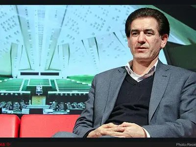 نوسانات ارزی با تفکیک و ادغام وزارتخانه‌ها حل نمی‌شود/ بزرگ کردن دولت خلاف سیاست‌های کلی است