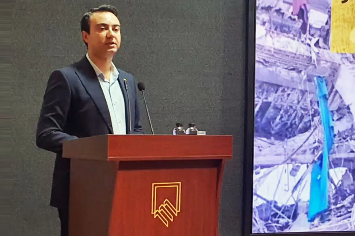 ملت در روز سخت به خبرنگار راوی، مهندس سازنده و عکاس میدانی نیاز دارد