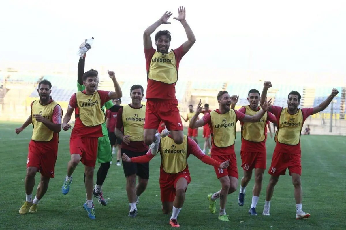 کری خوانی پرسپولیسی‌ها با نماد استقلال (عکس)