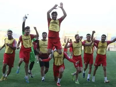 کری خوانی پرسپولیسی‌ها با نماد استقلال (عکس)