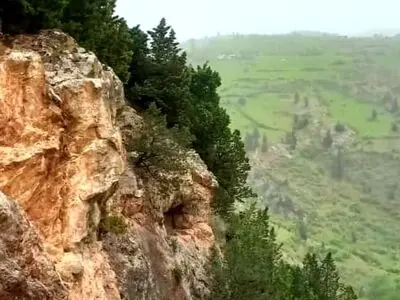 شناسایی غاری با آثار عصر مفرغ در شهرستان رودبار / طول این غار حدود ۷ متر است