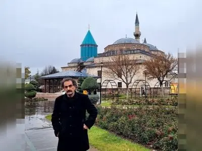 اهدای نسخه خطی مثنوی به شهرام ناظری