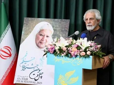 پوستر جشنواره فجر اصلاح شد/ اسامی فیلم‌های بخش ویژه فیلم فجر هنوز نهایی نشده است