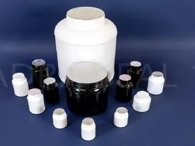 واردات مواد اولیه را به سختی انجام می‌دهیم