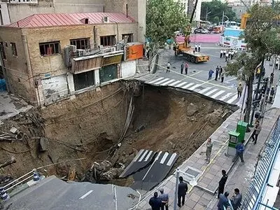 فرونشست نیمی از دشت‌های کشور را کویر کرده‌ است/ نرخ فرونشست در جنوب‌غرب تهران به ۲۵ سانتی‌متر رسید/ ۳۰ هزار حلقه چاه غیرمجاز در تهران
