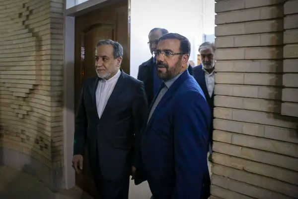 وزیر امور خارجه کشور وارد شیراز شد