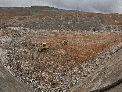 عملیات اجرایی بزرگترین سلول دفن بهداشتی پسماندهای بندرعباس آغاز شد