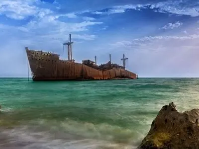 در جزیره کیش از چه جاذبه‌هایی می‌توان بازدید کرد؟