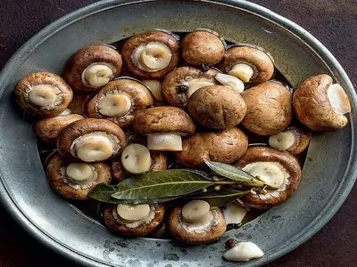 طرز تهیه ترشی قارچ درسته