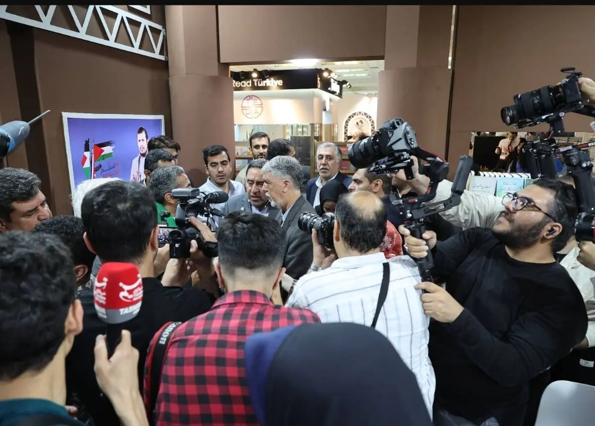 بازدید وزیر فرهنگ از نمایشگاه کتاب تهران/ صالحی: نمایشگاه کتاب محفلی برای گسترش دیپلماسی فرهنگی است