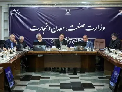 نشست هم اندیشی رحمانی با صادرکنندگان و صاحبان صنایع/ارائه گزارش مشکلات بخش خصوصی به رئیس جمهور