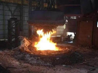 شارژ 40 درصدی آهن اسفنجی برای اولین بار در کوره‌های ذوب القائی مجتمع فولاد صنعت بناب 