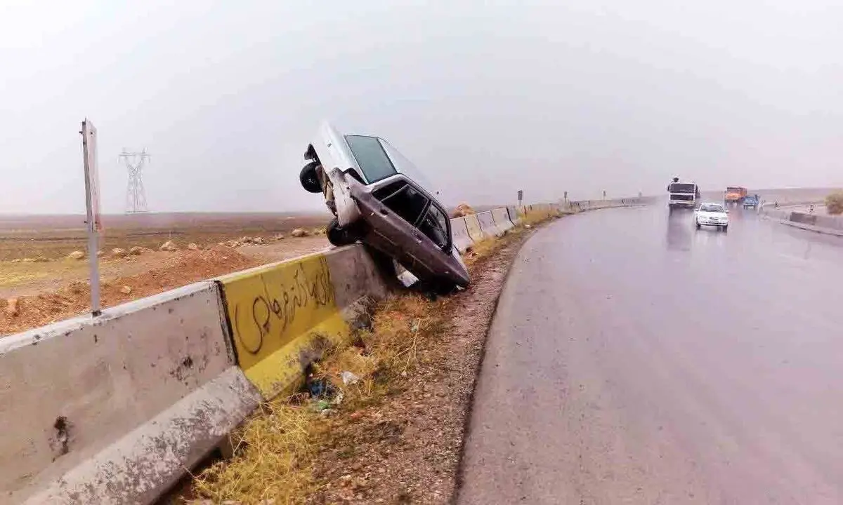 لغزندگی جاده‌های خراسان رضوی منجر به ۱۵ فقره تصادف شد