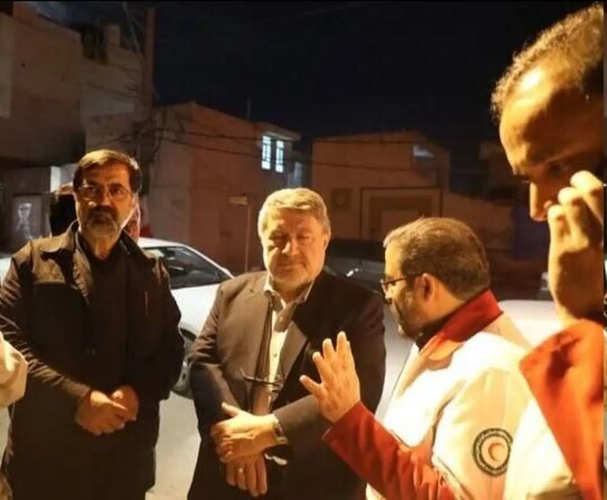 بازدید رئیس شورای اطلاع‌رسانی دولت از منازل آسیب‌دیده قم