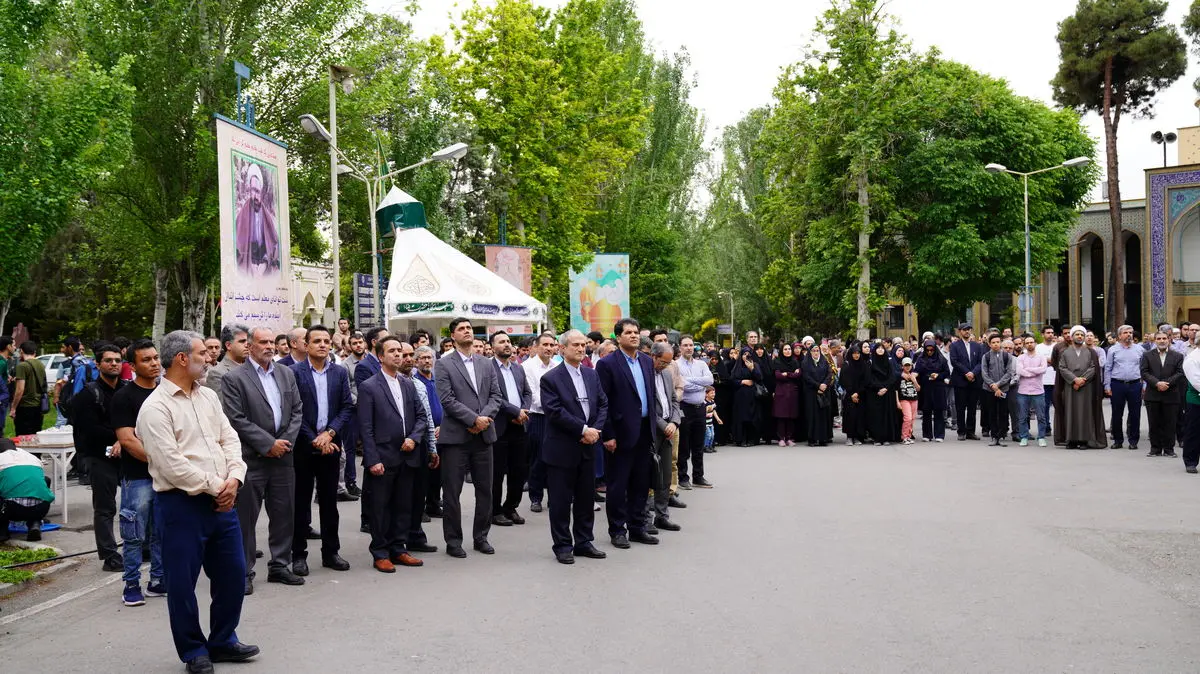 اهتزاز پرچم آستان قدس رضوی در دانشگاه علم و صنعت