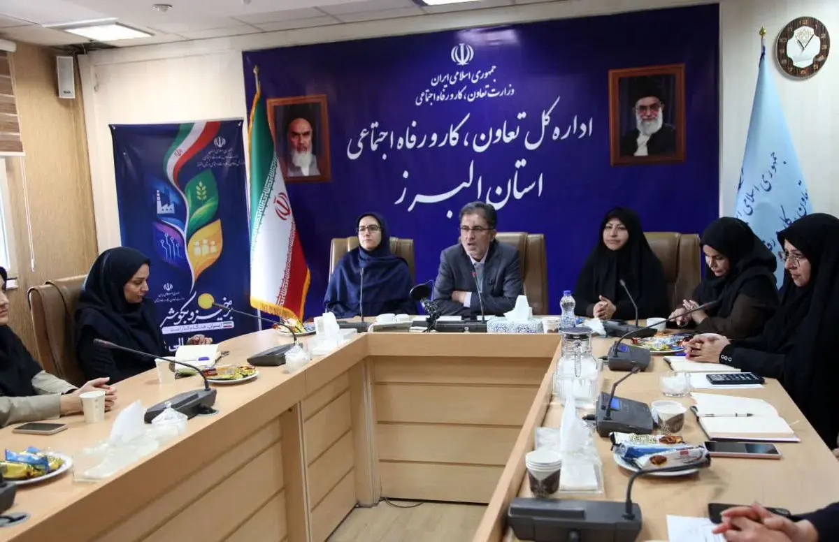 مراسم تجلیل از بانوان نمونه حوزه کارگری در استان البرز
