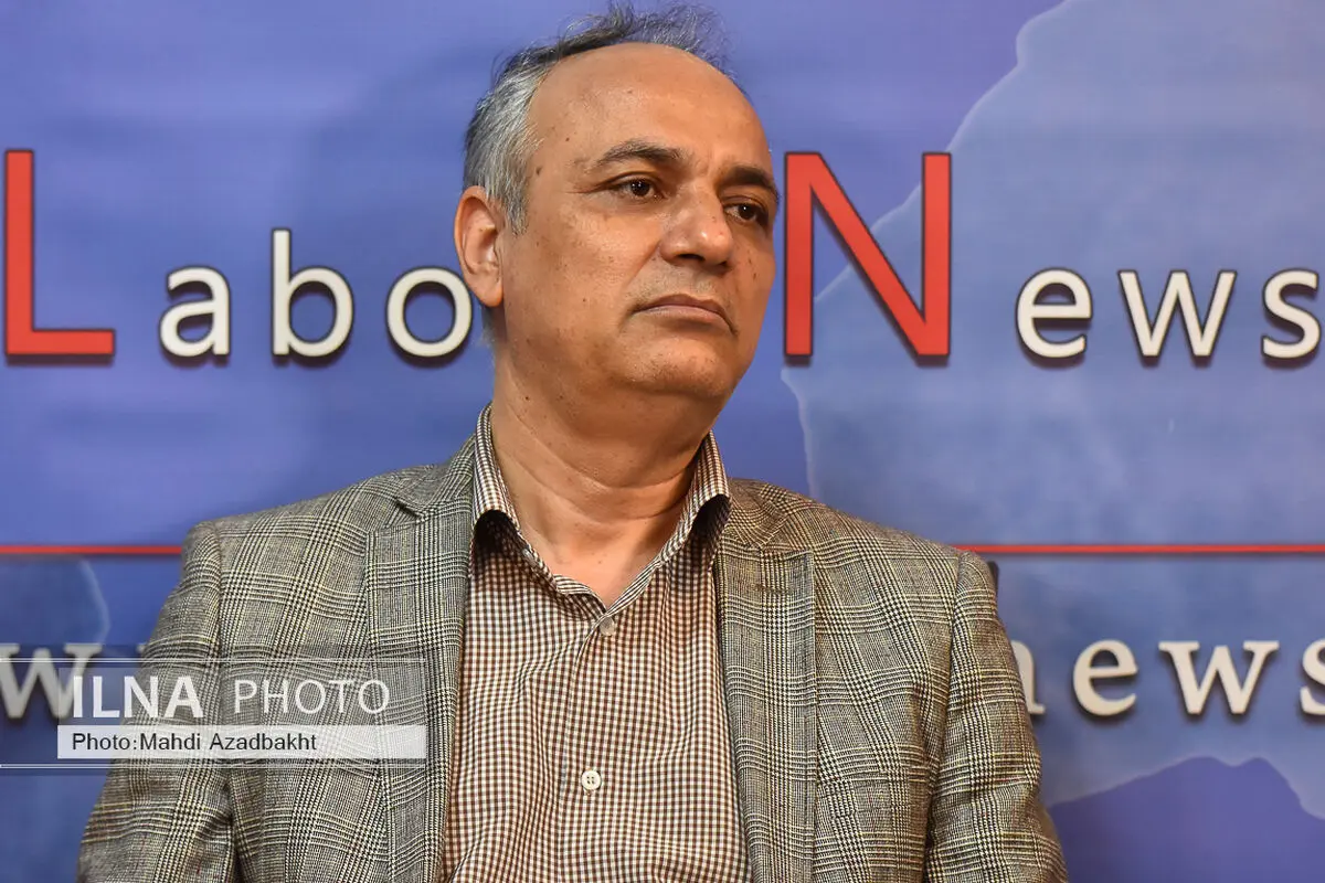 خورهٔ جنگ پیش می‌تازد‌!