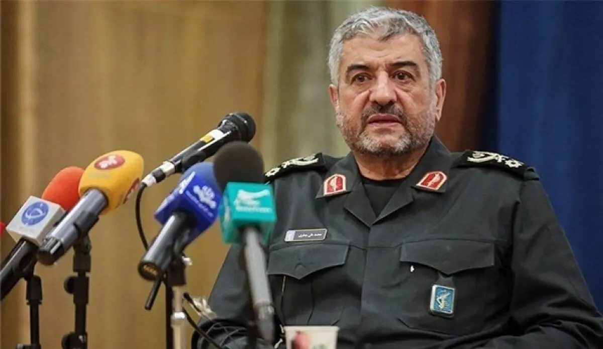 قائد الحرس الثوری لترامب: لاتهدد ایران مطلقا