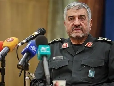 قائد الحرس الثوری لترامب: لاتهدد ایران مطلقا