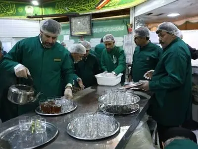 افطار روزانه ١٢هزار زائر حرم امام رضا (ع) توسط هیات عشاق الحسن (ع)