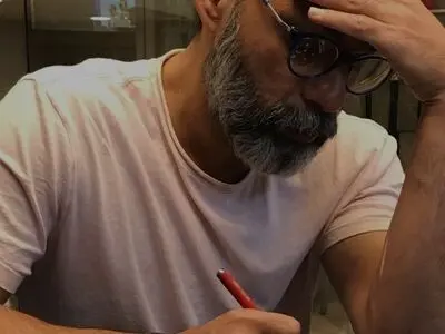 پیمان معادی سریال طنز می‌سازد 