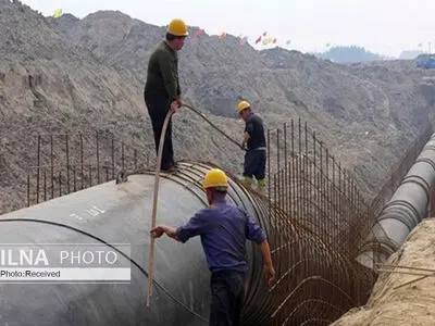 کارگران طرح آب‌رسانی دشت سیستان در اندوهِ بدعهدی پیمانکار/ نیروی کار بازنده اصلی توسعه سیمانی و آجری است