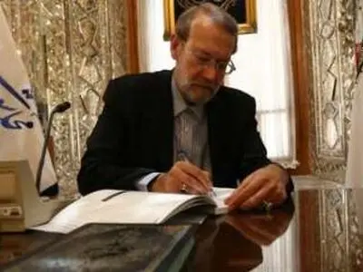 لاریجانی درگذشت مادر قاضی‌زاده هاشمی را تسلیت گفت