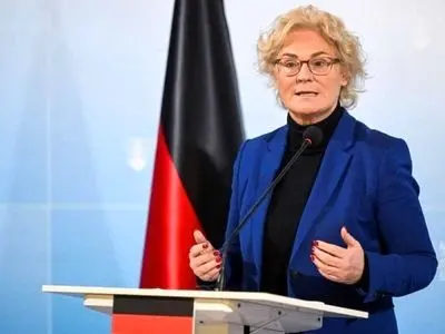 وزیر دفاع آلمان استعفا می‌دهد