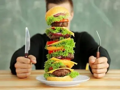 چطور پرخوری یا کم خوری عصبی را در بحران‌ها مهار کنیم؟