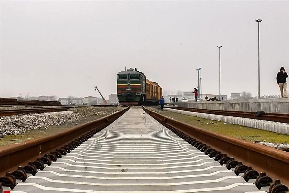 از همدان تا سنندج با ریل ذوب آهن اصفهان
