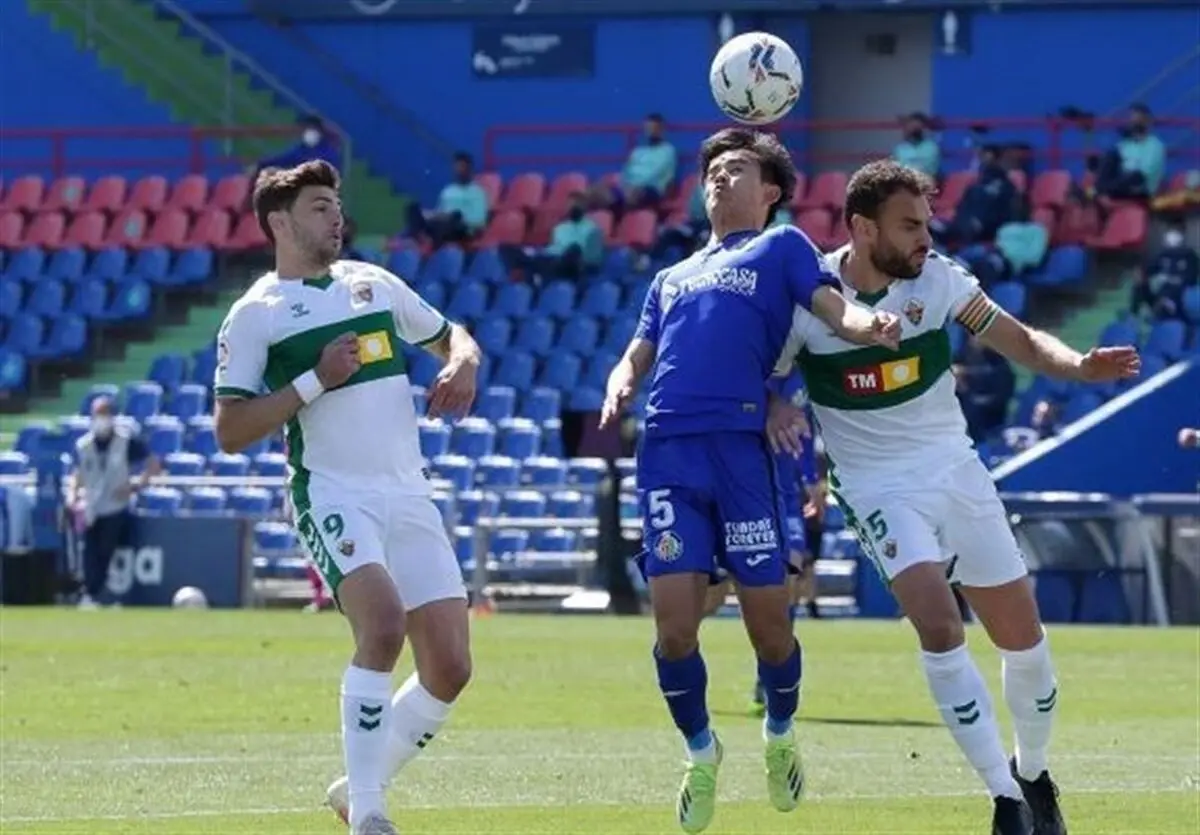  خوردن تخمه آفتابگردان در این استادیوم ممنوع است! 