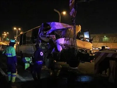 تصاویری از تصادف اتوبوس و تریلی در جاده قدیم کرج