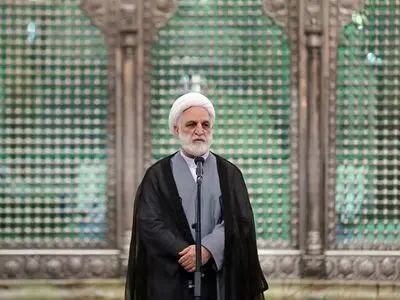 خداوند به ما توفیق دهد دست مفسدین را کوتاه کنیم