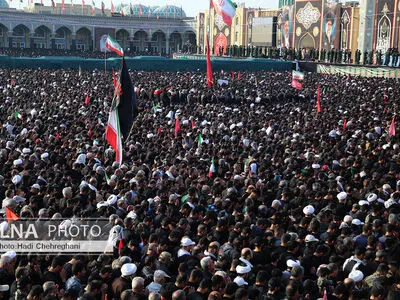 آماده سازی حرم مطهر امام رضا(ع) برای مراسم وداع با رهبر شهید
