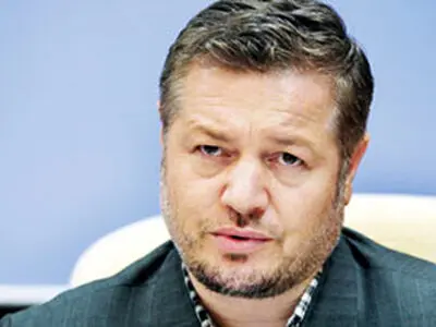 پیام تسلیت رجبی معمار به طاهر شیخ‌الحکمایی