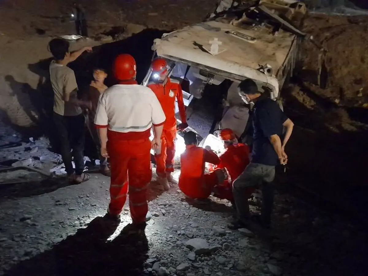 اخبار تکمیلی از واژگونی اتوبوس کارگران معدن زغال‌سنگ همکار/ یک کارگر فوت شد/ انتقاد کارگران به مرگ «سیدمحمد میرصادقی»