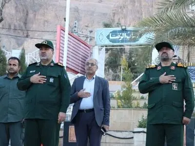 ادای احترام جانشین سازمان بسیج مستضعفان به مقام سردار سلیمانی