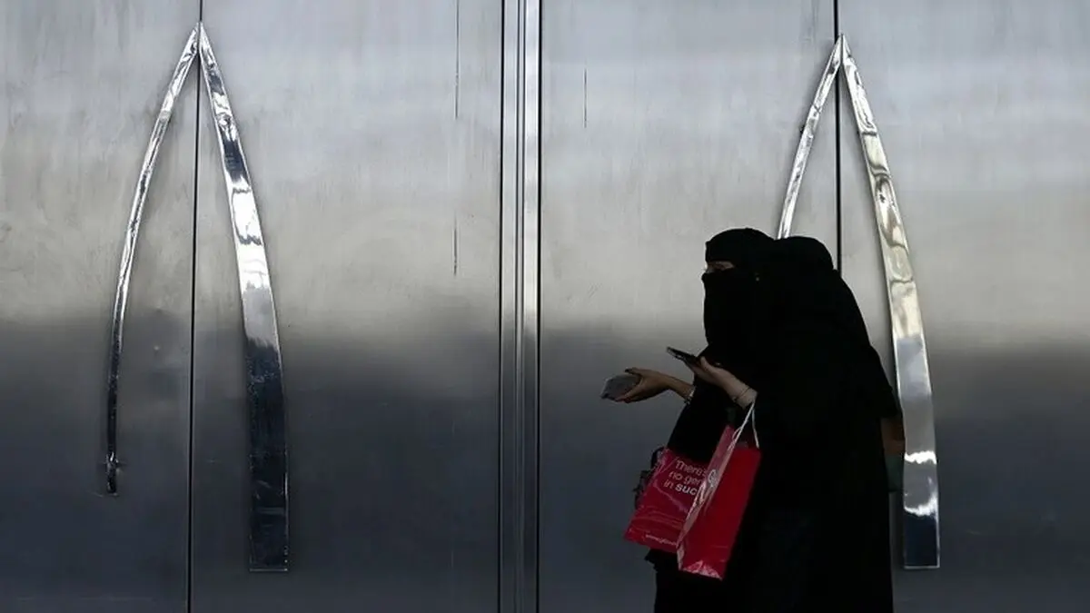 هشدار سفارت عربستان در لاهه به شهروندانش برای التزام به قانون منع استفاده از نقاب در هلند