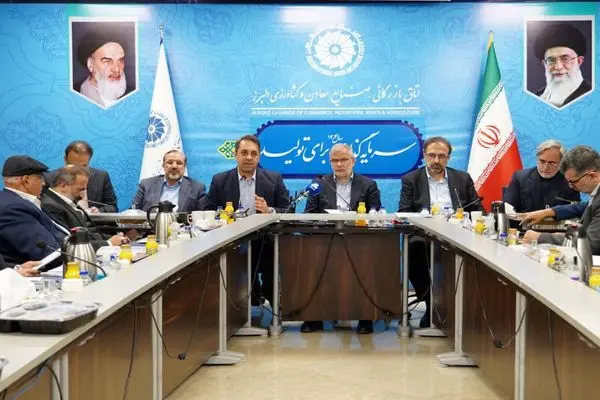 هم‌افزایی برای رفع موانع سرمایه‌گذاری در البرز/تولید در اولویت قرار گیرد، نه درگیر در بروکراسی