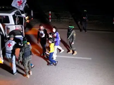 ۱۱ گروگان اسرائیلی آزاد شده وارد مرکز پزشکی تل‌آویو شدند