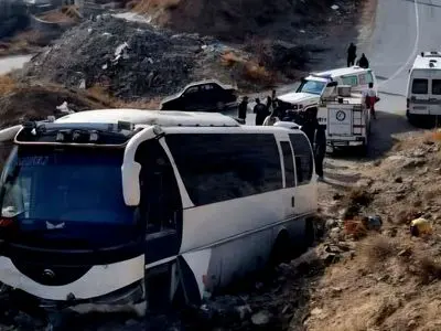 امدادرسانی به ۳۲ سرنشین حادثه واژگونی اتوبوس جاده هراز