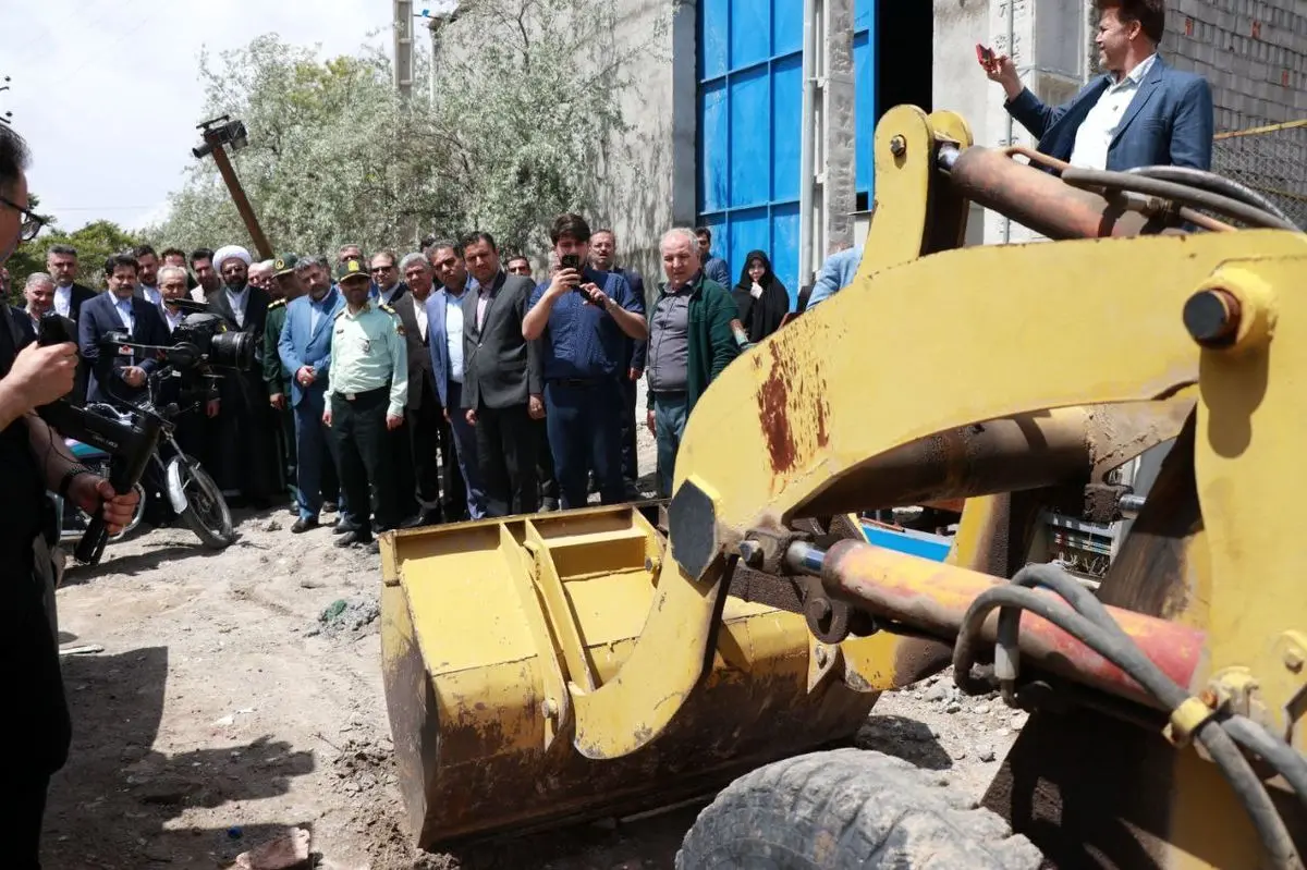 معاون رئیسجمهور از یک شرکت دانش بنیان در آذرشهر بازدید کرد