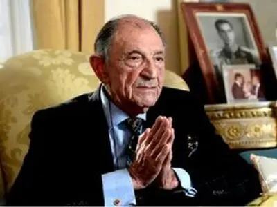 اردشیر زاهدی در خانه‌اش در شمیران، ۲۷ آذر ۱۳۵۷/ عکس