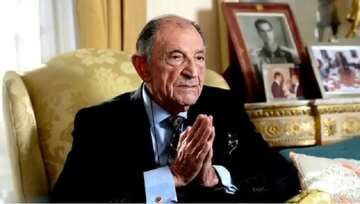 اردشیر زاهدی در خانه‌اش در شمیران، ۲۷ آذر ۱۳۵۷/ عکس