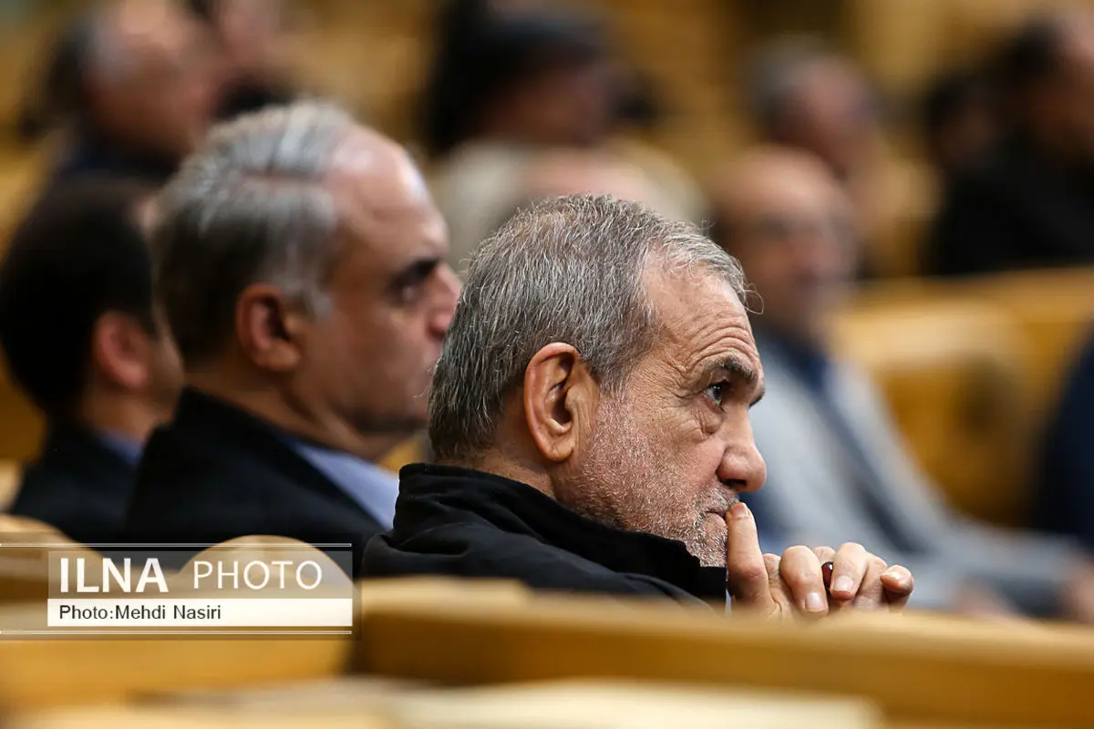 نشست رئیس جمهور با خیران مدرسه ساز هرمزگان
