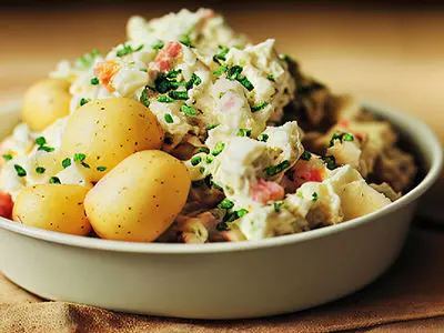 ترفندهای خوشمزه‌تر شدن سالاد الویه که باید بدانید!